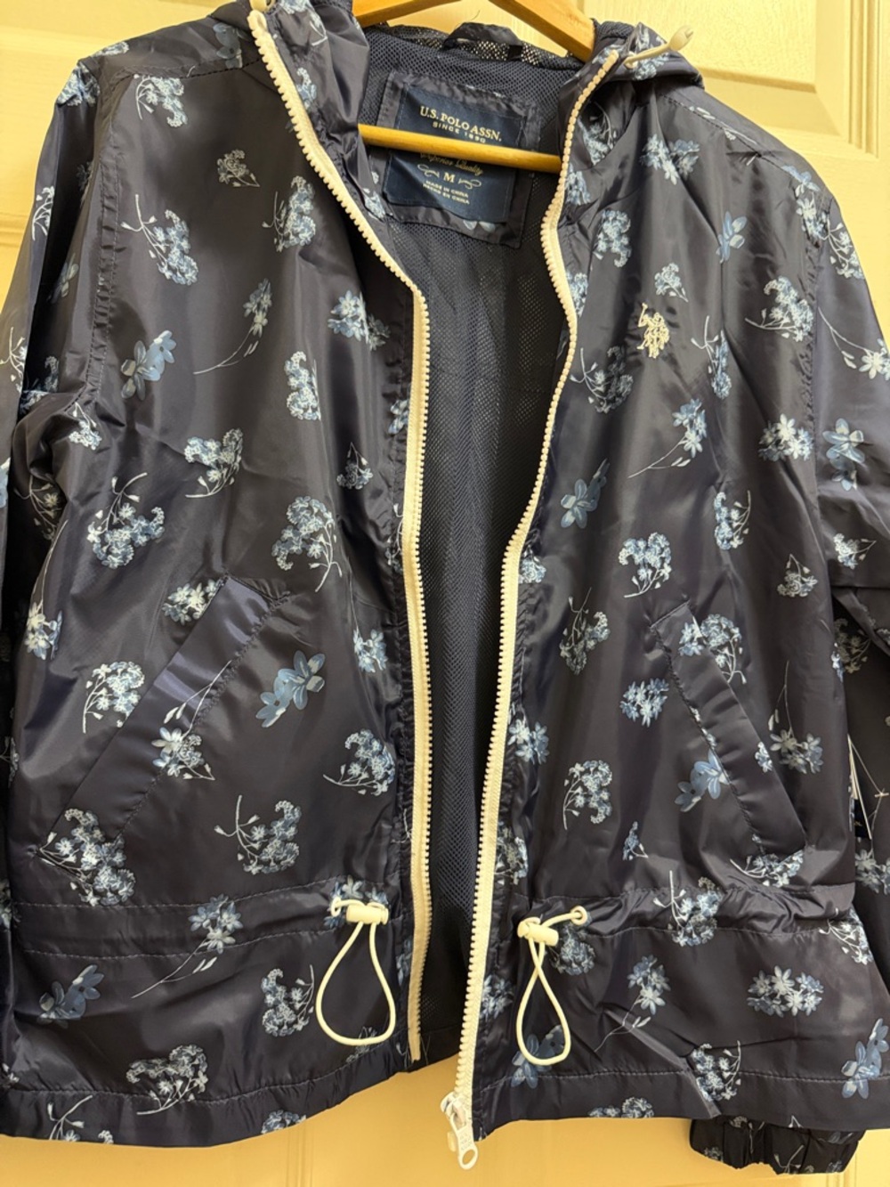 U.S.Polo Assn. Windbreaker Floral Jacket, size M, NWT - Picture 3 of 5